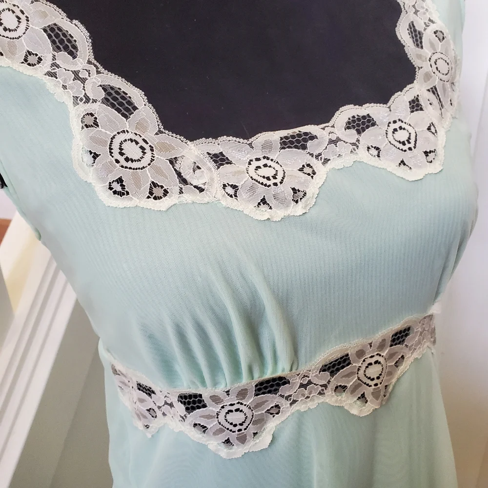 Elegant Mint Green Night Gown - Picture 4 of 7